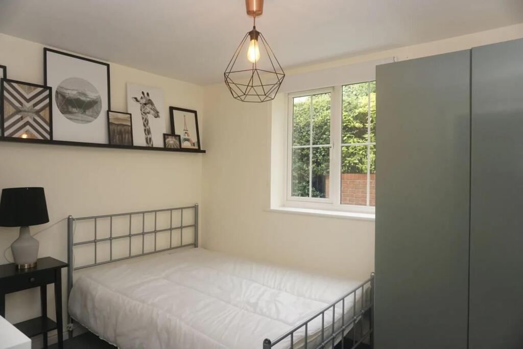 Apartment in Reading - View 5