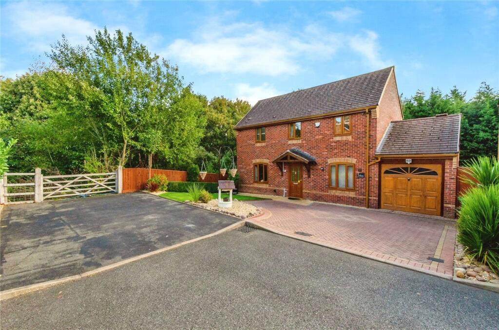 5-bed detached on Willows Croft, Hednesford, Cannock, Staffordshire, WS12, £500,000