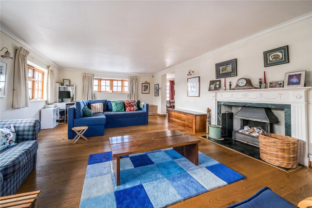 School Hill, Seale, Farnham, Surrey, GU10 photo 2