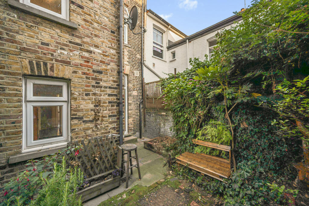 House in London - View 2