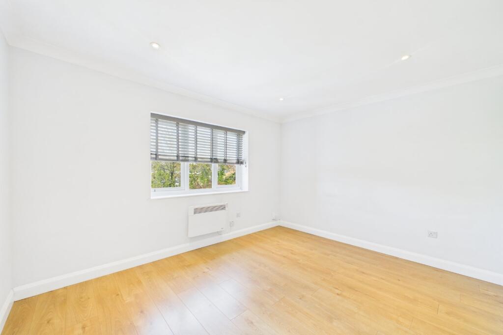 Apartment in Reading - View 5
