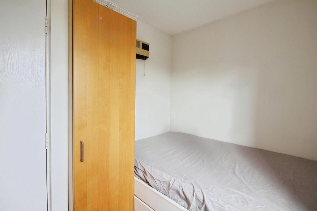 Apartment in Southall - View 5