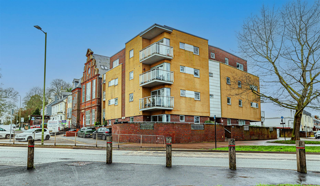 Main image of property: Cotterells, Hemel Hempstead, HP1