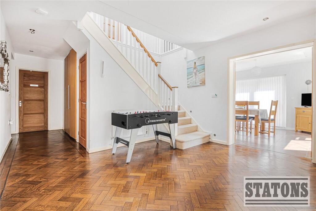 House in Potters Bar, Hertfordshire - View 4