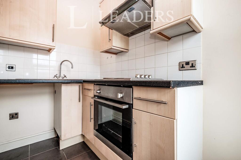 Westcourt Road, Worthing, BN14 - More