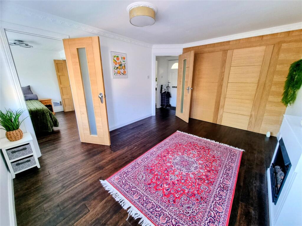 Apartment in Tunbridge Wells, Kent - View 2