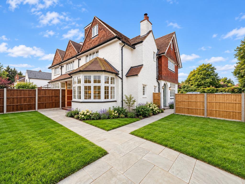 Main image of property: Barrowsfield, Sanderstead, Surrey, CR2 9BZ