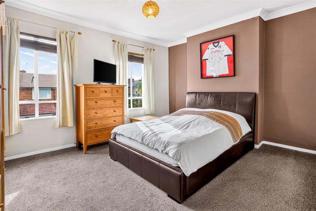 House in London, Cowley - More