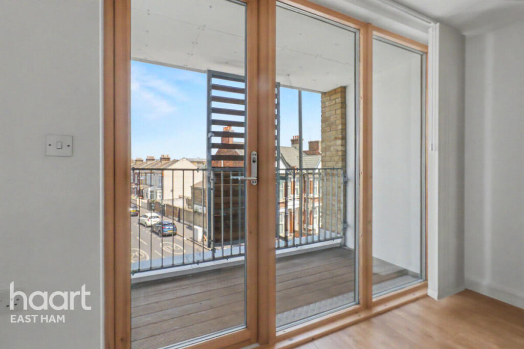 Main image of property: Oberon Court, London