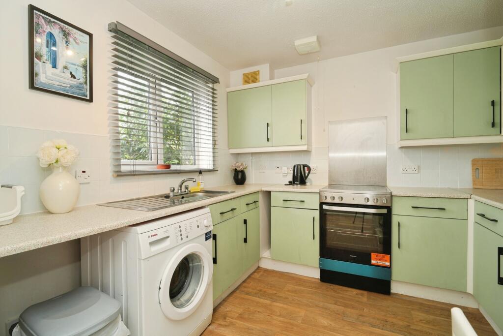 Lime Tree Square, Shipley, BD18 photo 2