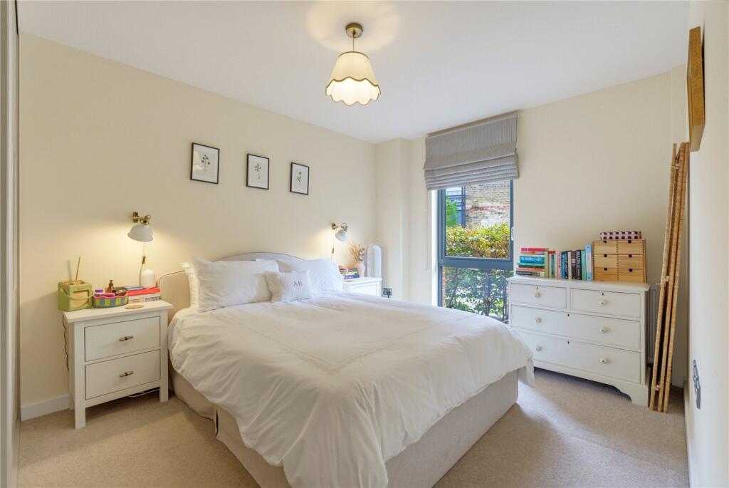 Apartment in London - More