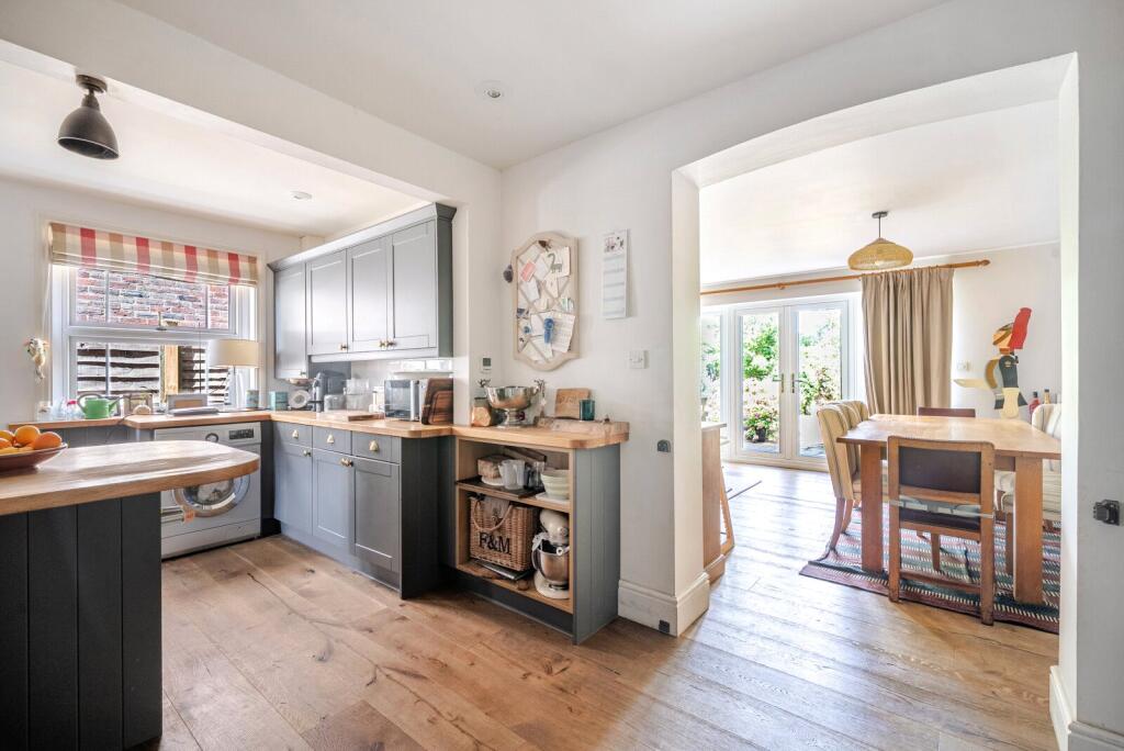 House in Waverley, Chiddingfold - View 5