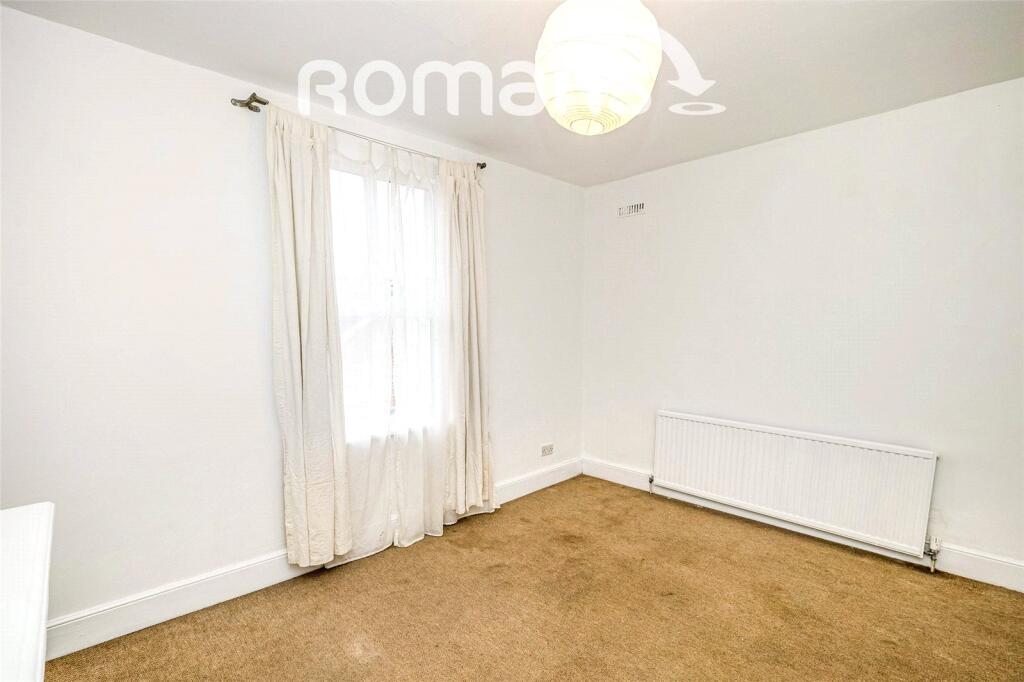 House in Hemel Hempstead, High Wycombe Community Board - View 4