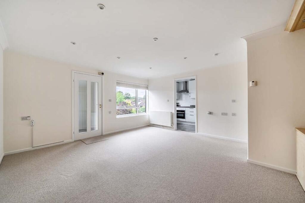 Day Court, Elmbridge Village, Cranleigh, GU6 photo 3