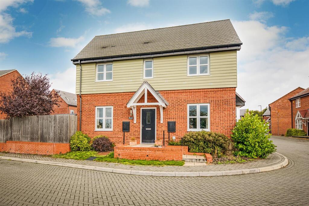 3-bed semi-detached on Dunn Lane, Mickleover, £290,000