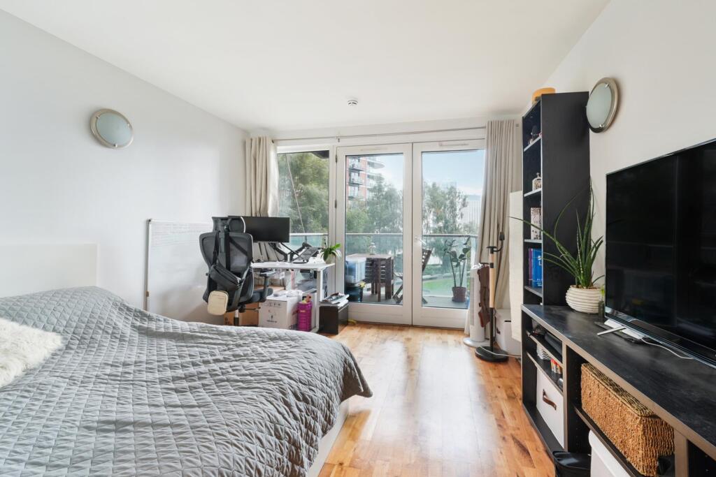 Main image of property: New Providence Wharf, 1 Fairmont Avenue, E14