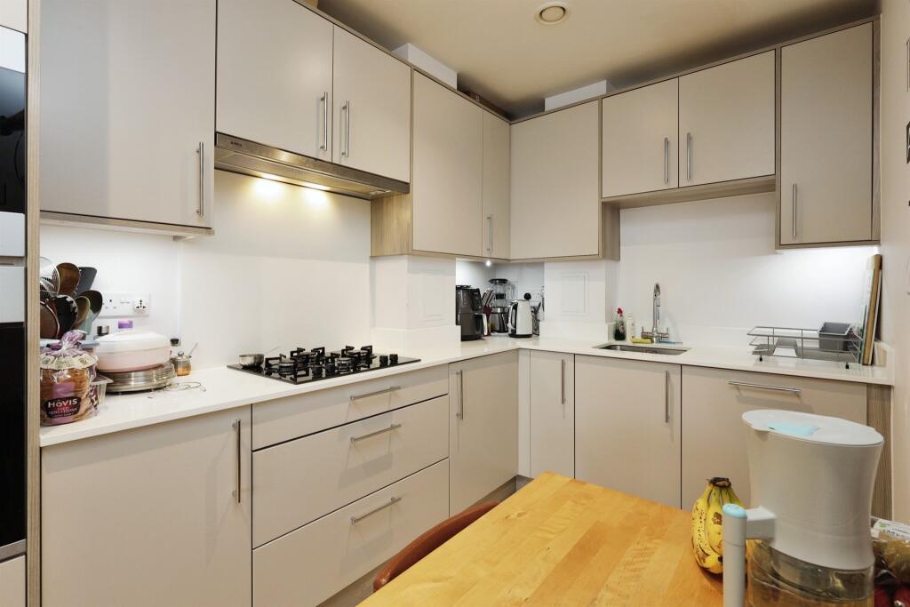Apartment in Watford - More