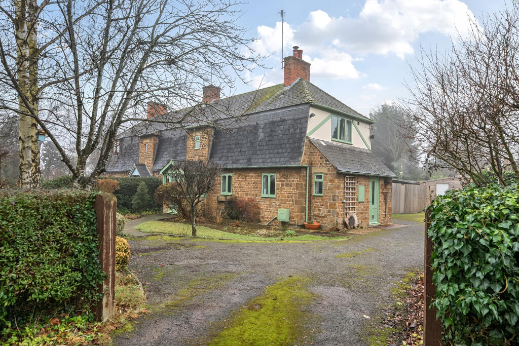 Main image of property: Courtington Lane, Bloxham, OX15