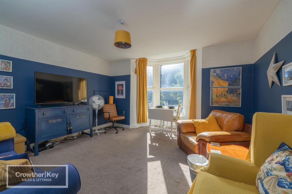 95 Spring Gardens, Buxton photo 2
