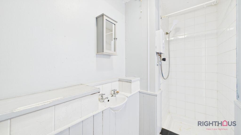 Apartment in Bradford, Low Moor - View 4