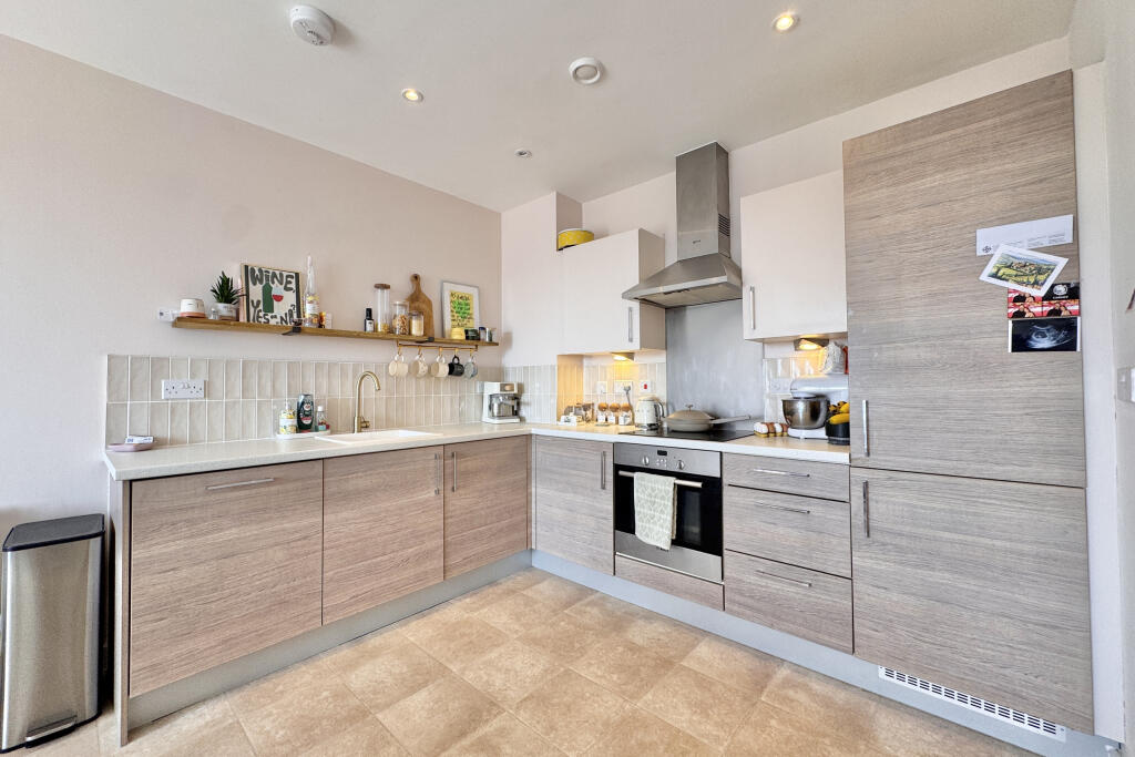 Apartment in Penarth, Vale of Glamorgan - View 2