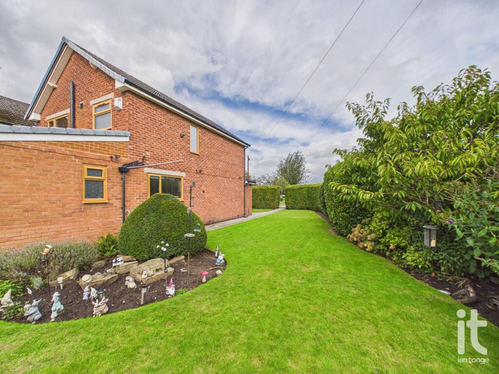 House in Stockport, Woodsmoor - View 4