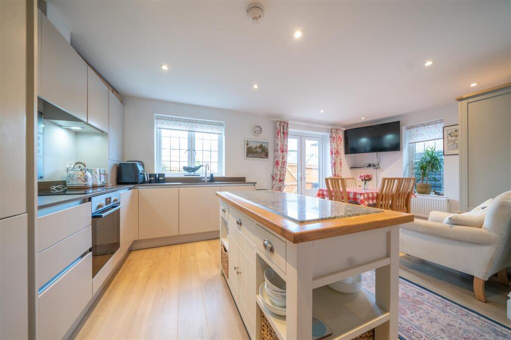 House in Weymouth, Melcombe Regis - View 3