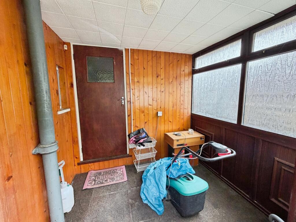 House in Watford, Hertfordshire - More
