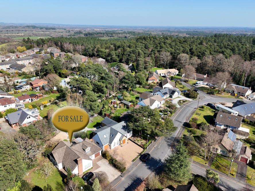 Main image of property: Quarry Road, Colehill, BH21 2NP