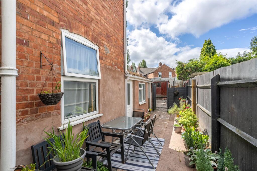 House in Wolverhampton, Tettenhall - View 3