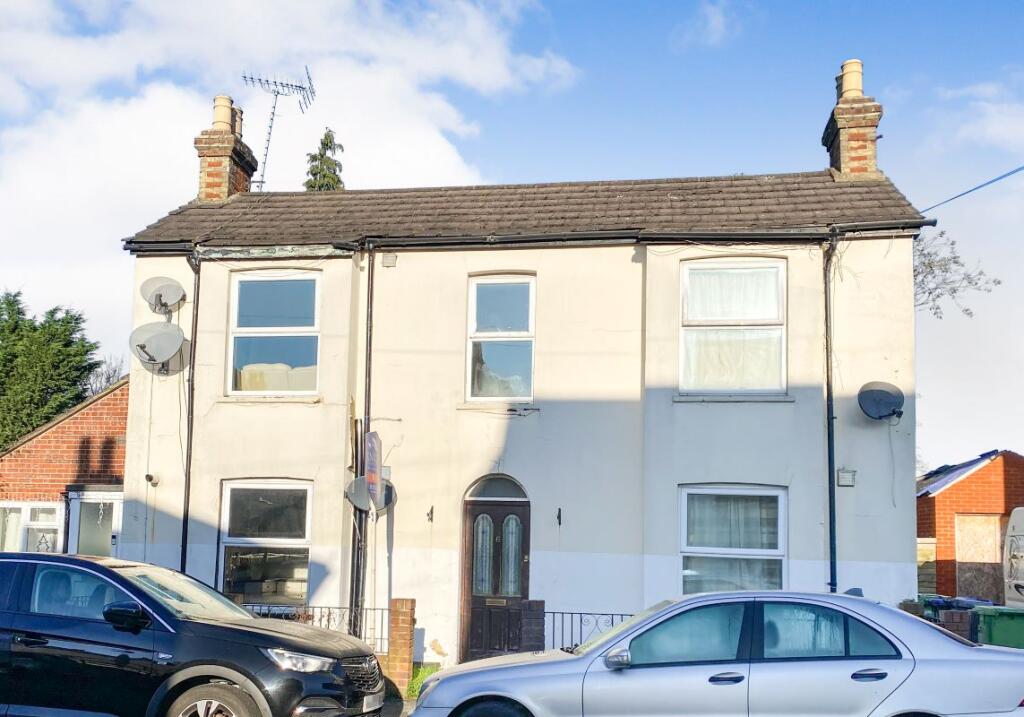 Main image of property: Flat 2, 6 Moorlands Road, Camberley, Surrey, GU15 3AE