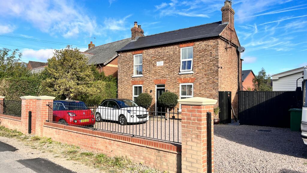 3-bed detached on Holly Cottage, Gosmoor Lane, Elm, Cambridgeshire, £350,000