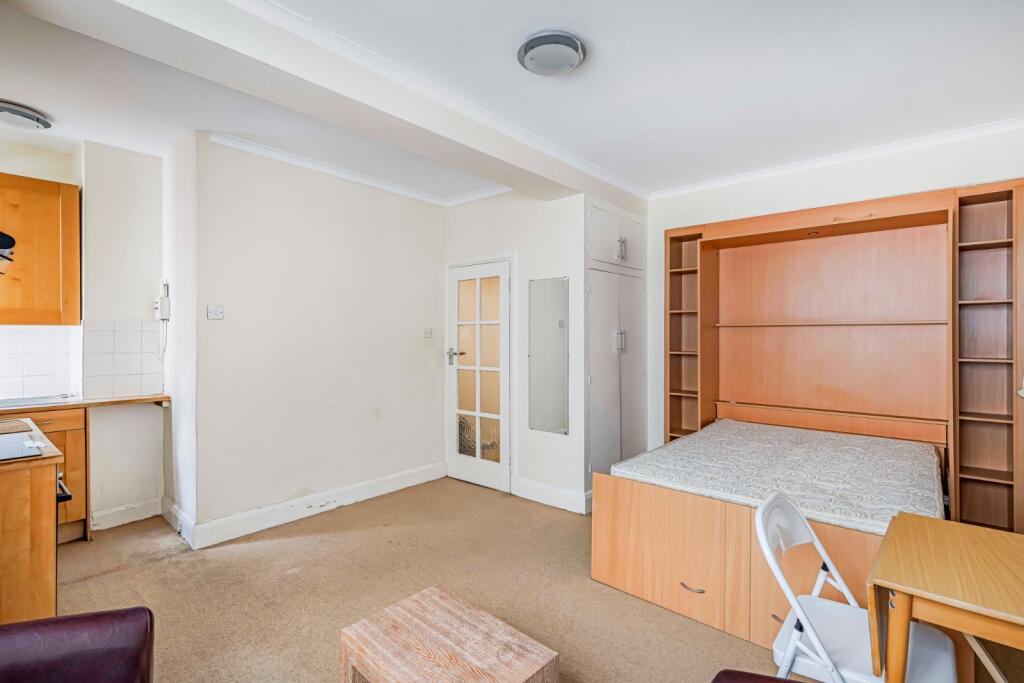 Studio flat for rent