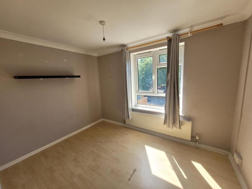 House in Northampton, Wellingborough - More