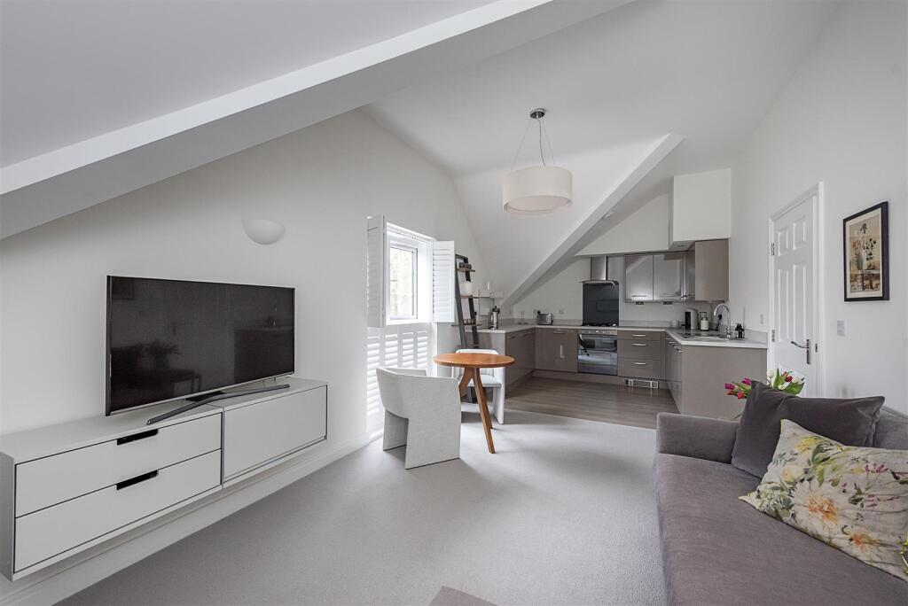 Apartment in St Albans - View 4