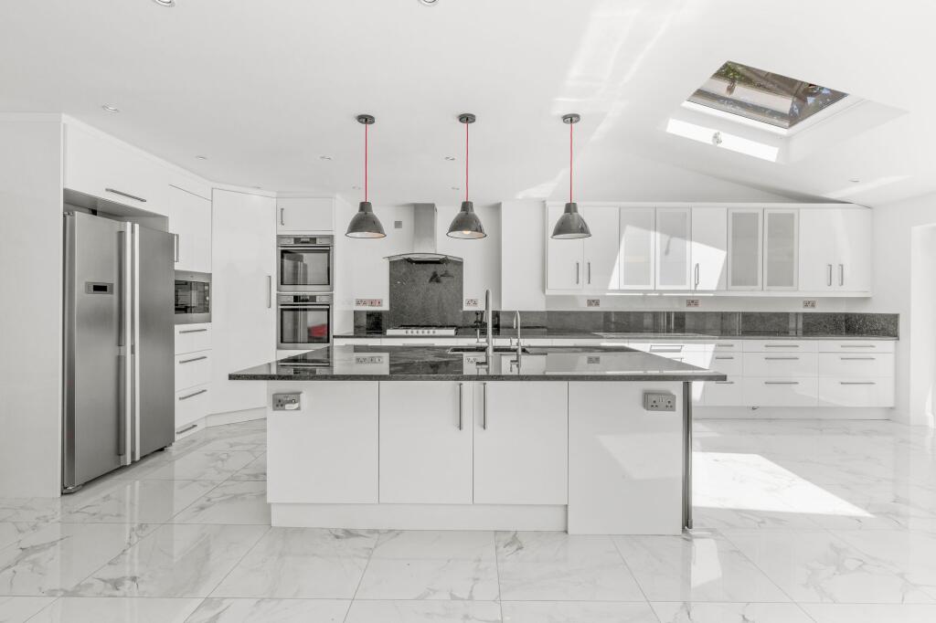 House in Penn, Chepping Wycombe - View 4