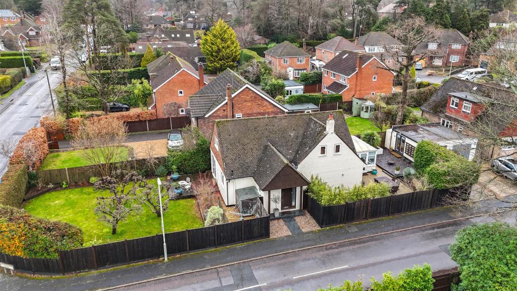 Main image of property: Basingbourne Close, Fleet