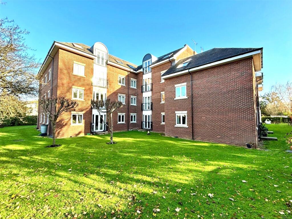 2-bed flat on Lansdown Road, Cheltenham, Gloucestershire, £155,000