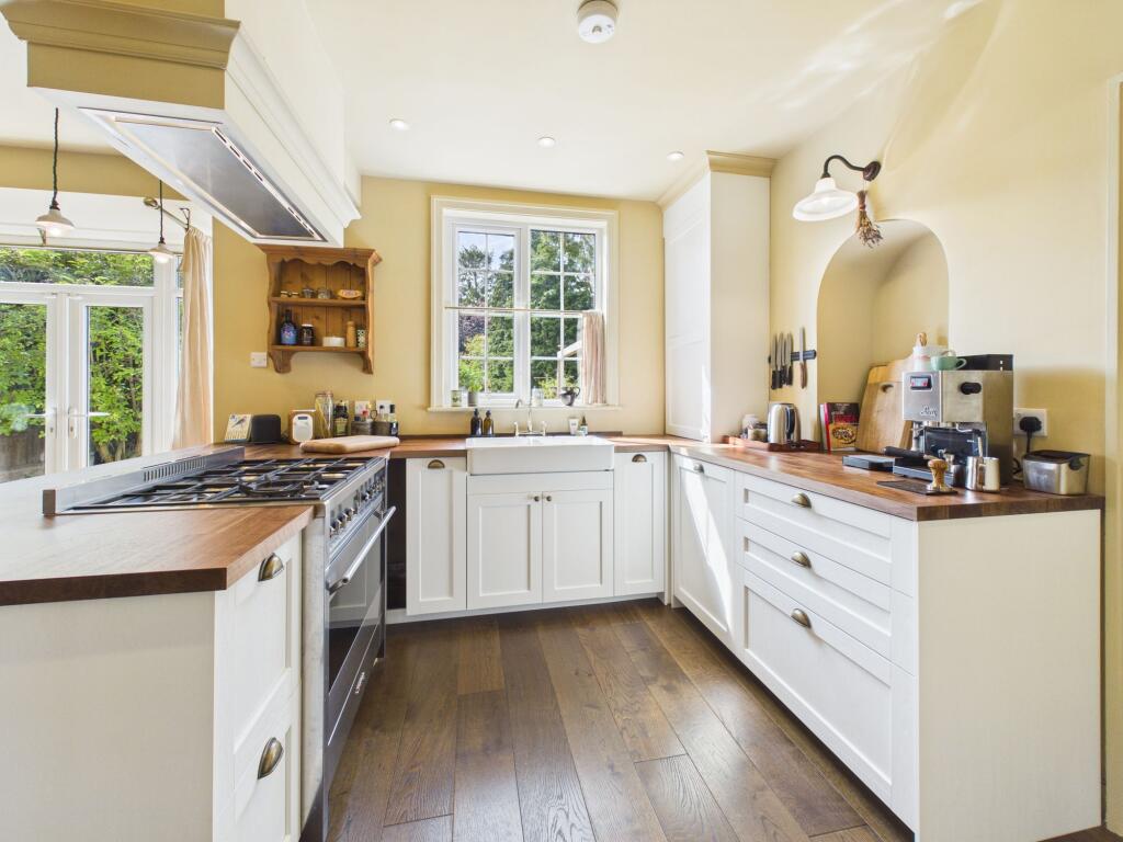 House in Gedling, Woodthorpe - More