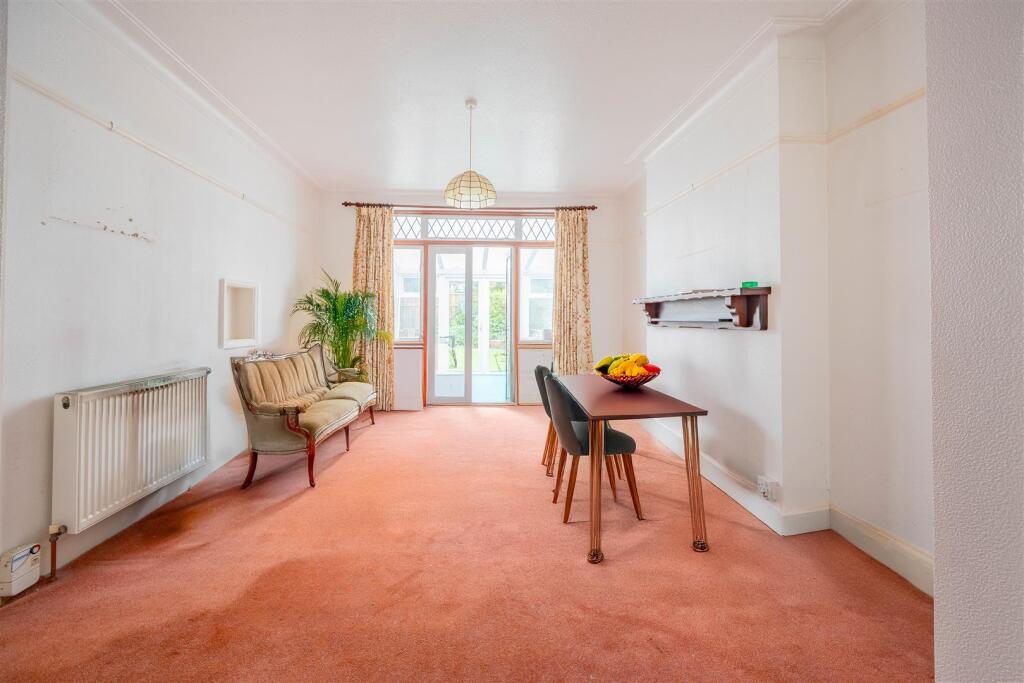 THE CROSSWAYS, Chalkwell photo 4