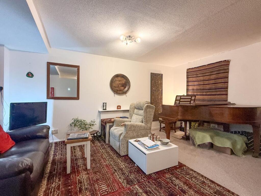 Apartment in Cambridge, Petersfield - View 5