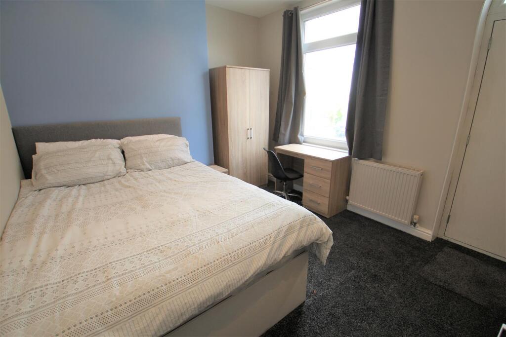 House in Leeds - View 2