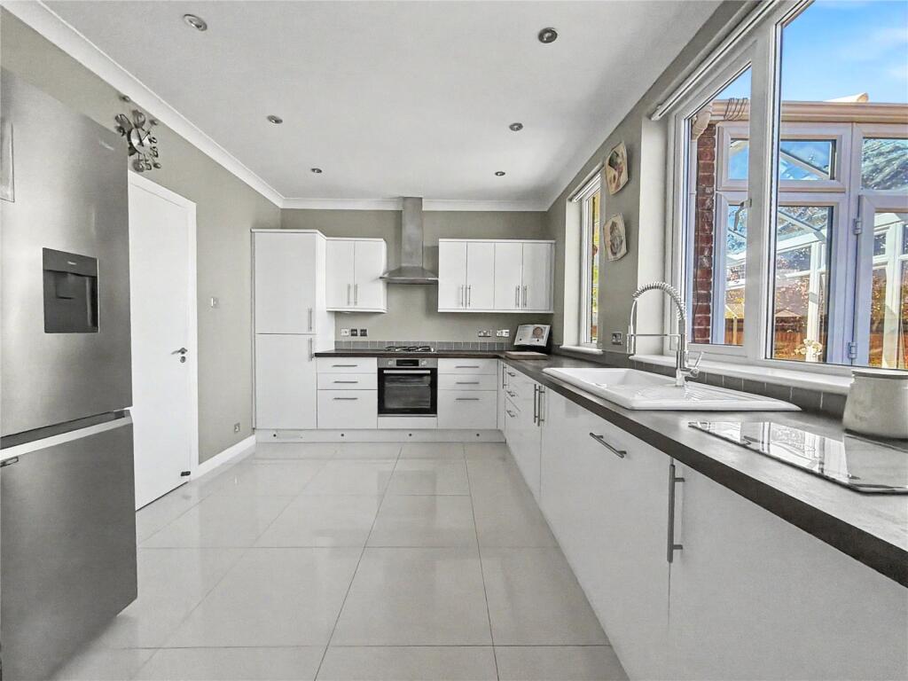 House in Gillingham, Twydall - View 4