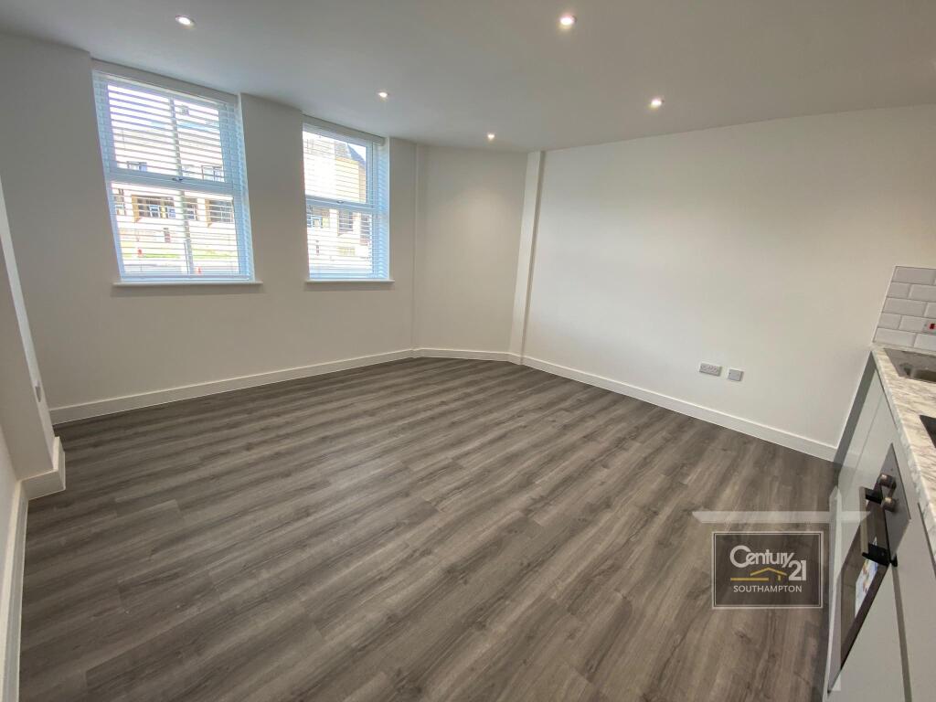 Apartment in Southampton - View 3