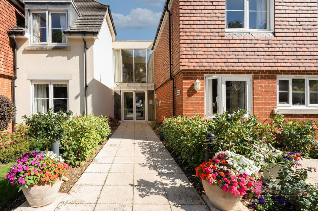 Limpsfield Road, Warlingham photo 4