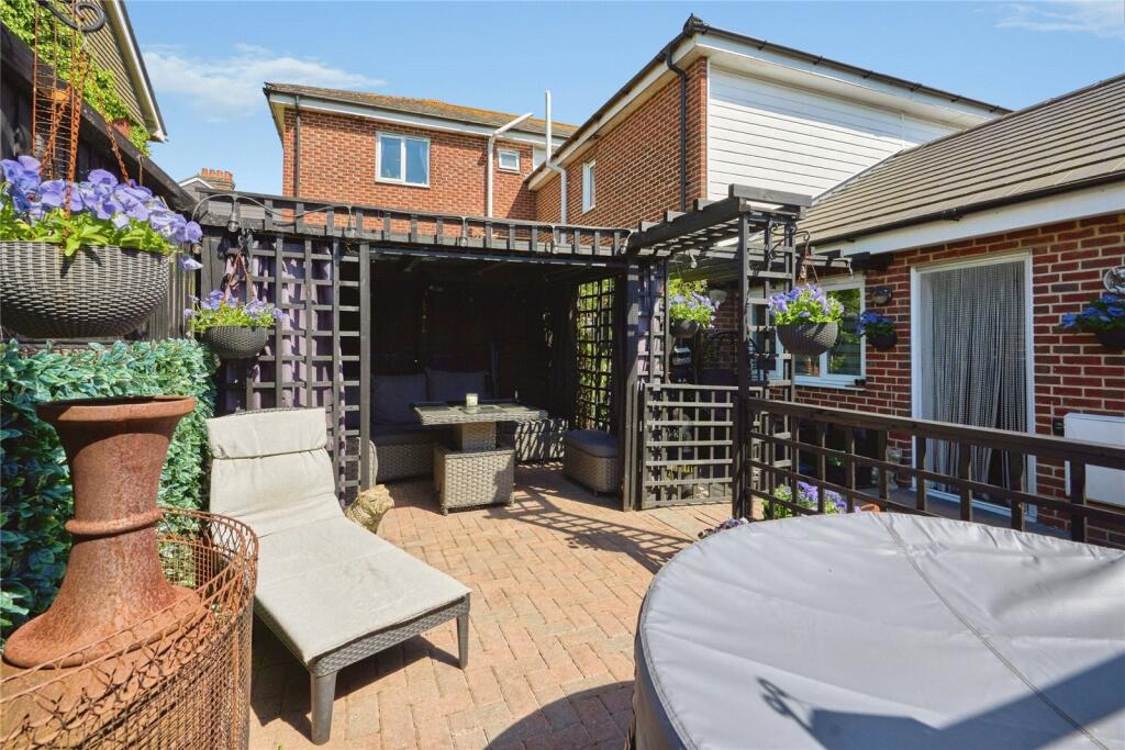Main image of property: Robin Hood Street, Newport, Isle of Wight, PO30