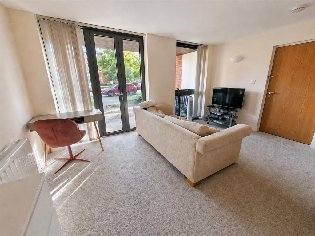 Apartment in Upton, St Crispin's - View 2