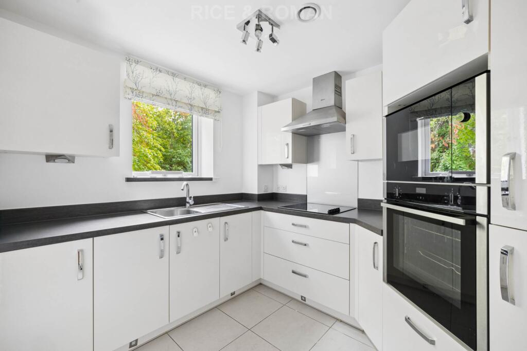 Apartment in Reading - View 4