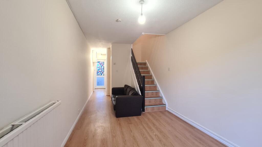 St. Stephens Road, Hounslow, TW3 - View 5