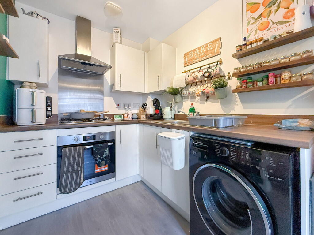 Flint Crescent, Westbury, BA13 photo 4